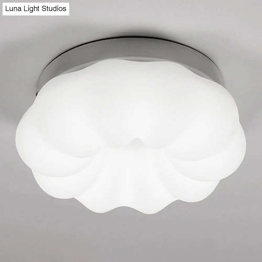 Skurrile Kinderzimmerbeleuchtung: LED-Deckenleuchte Cloud aus Kunststoff in Weiß