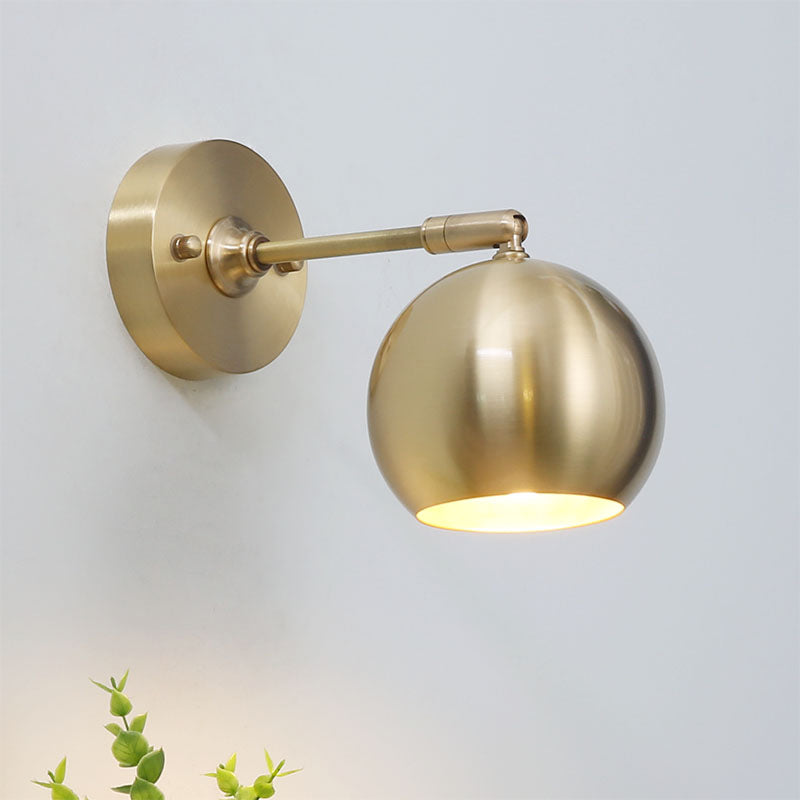 Moderna lampada da parete a LED con cupola in ottone e supporto in metallo - Perfetta per il soggiorno