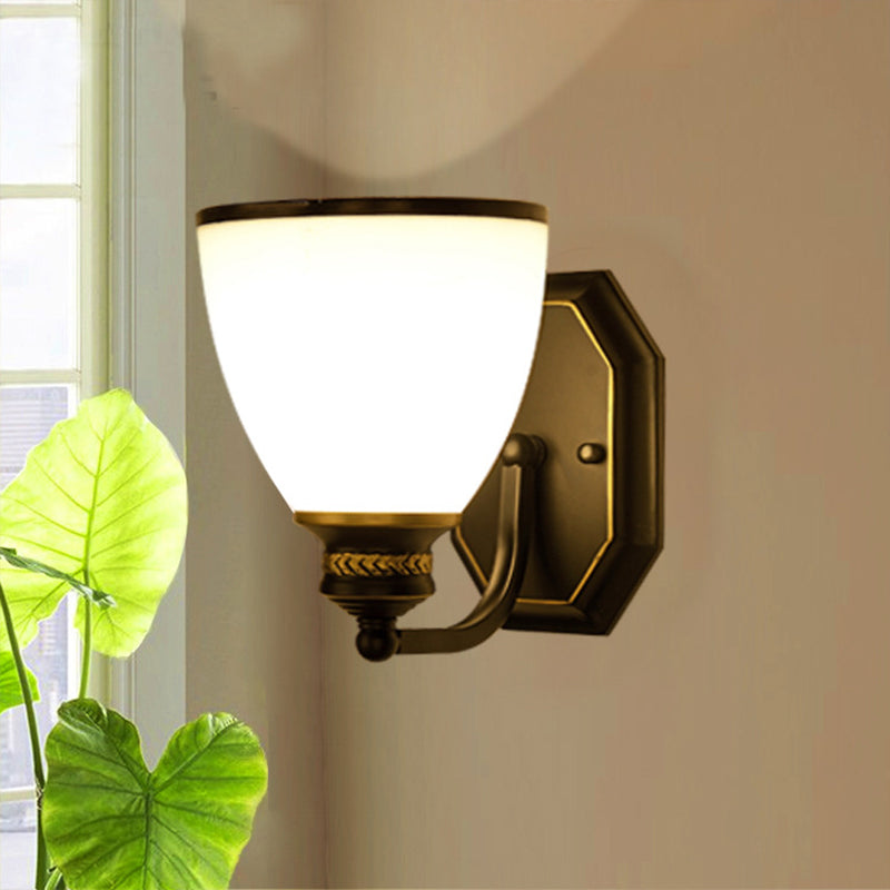 Lampada da parete classica in vetro color crema - Lampada da parete nera a forma di campana per soggiorno