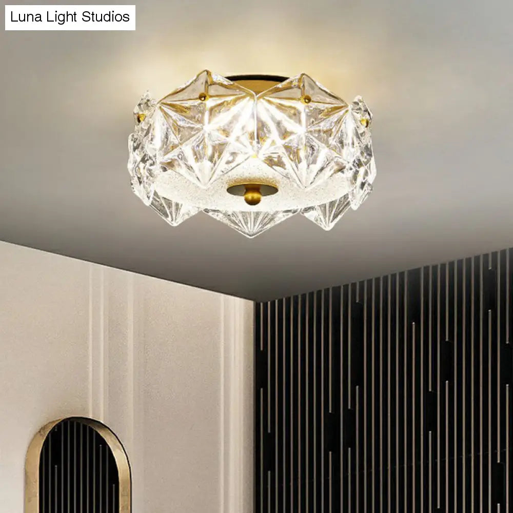 Modernità cristallina: plafoniera LED rotonda da incasso con design in cristallo esagonale per il soggiorno