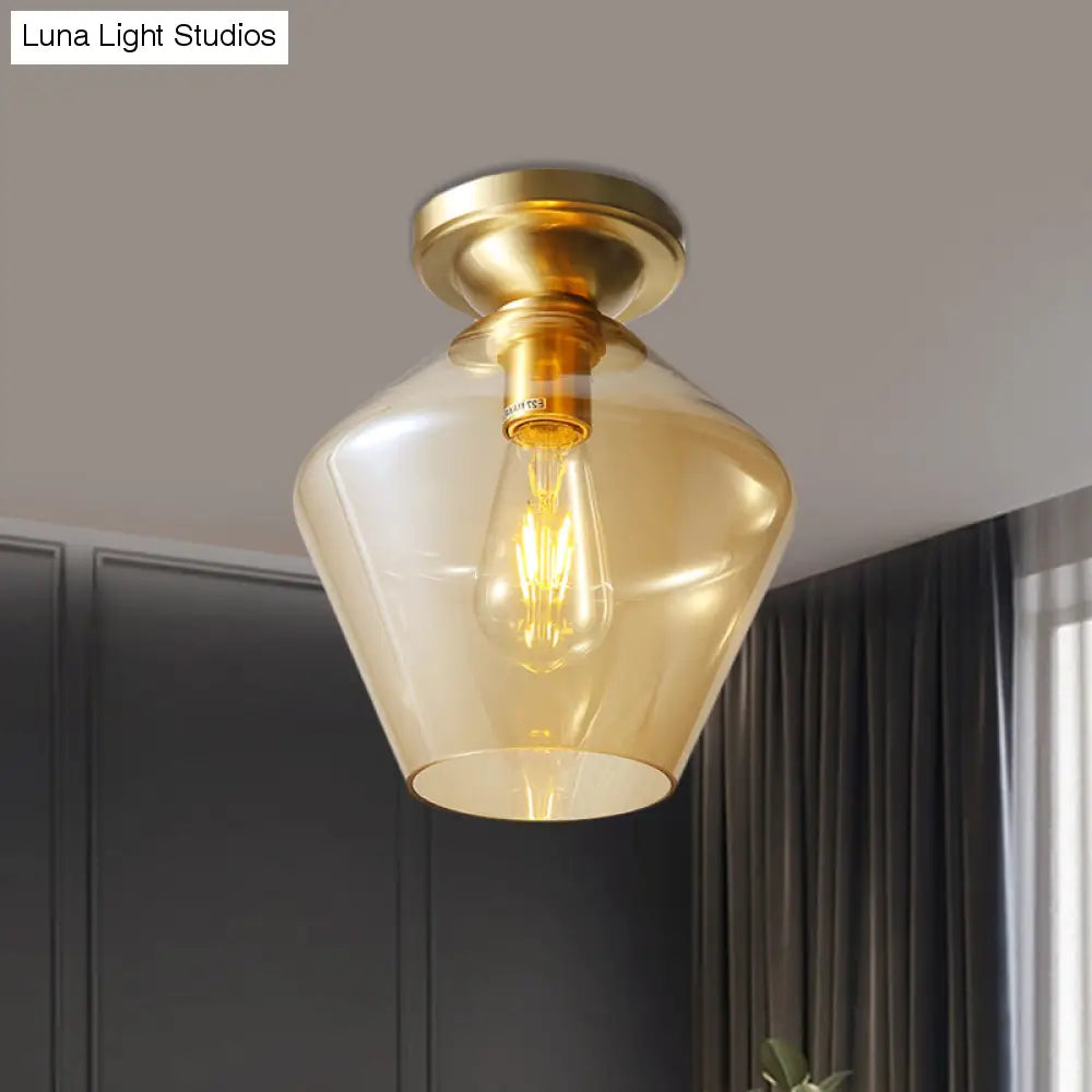 Mid Century Glamour: Mosiężna lampa sufitowa do montażu podtynkowego w kształcie diamentu ze szkła koniakowego – pojedyncza o szerokości 9