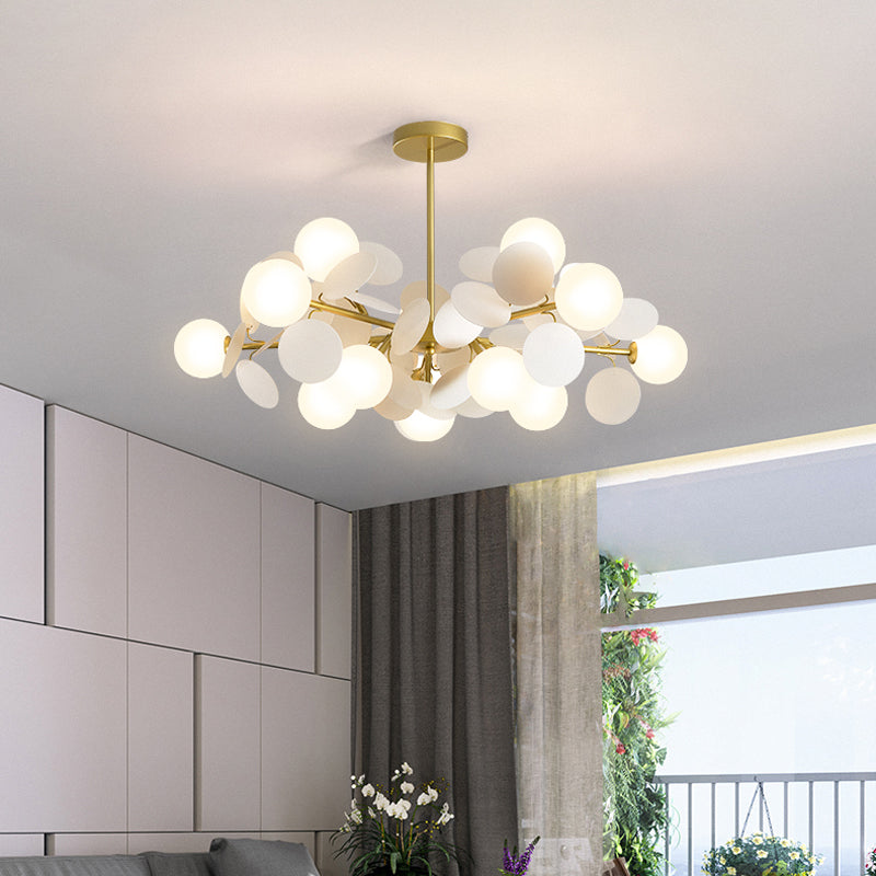 Lámpara de araña con esfera de latón, accesorio de iluminación colgante de vidrio lechoso contemporáneo con decoración multicírculo