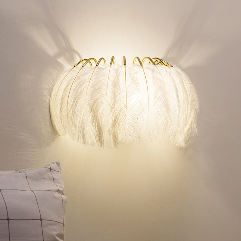 Applique da parete in piuma nordica per illuminazione ambientale della camera da letto