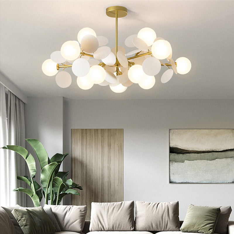 Lámpara de araña con esfera de latón, accesorio de iluminación colgante de vidrio lechoso contemporáneo con decoración multicírculo