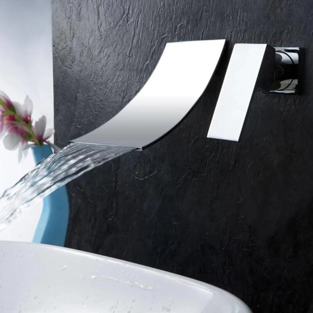HydroBliss – sygnowana bateria łazienkowa z umywalką typu wodospad