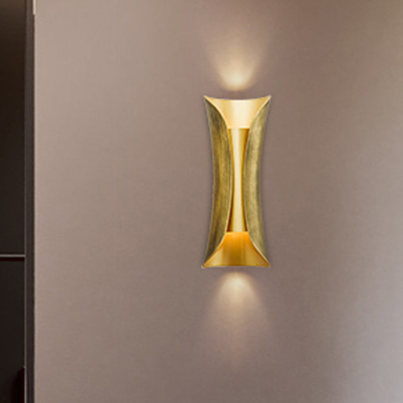 Aplique LED curvo dorado moderno - Accesorio de pared de metal de 2 cabezales para sala de estar