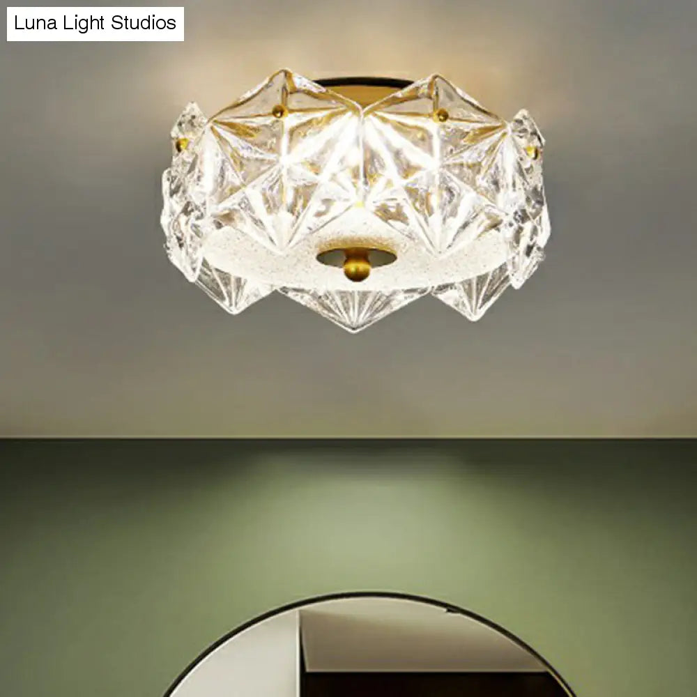Modernità cristallina: plafoniera LED rotonda da incasso con design in cristallo esagonale per il soggiorno