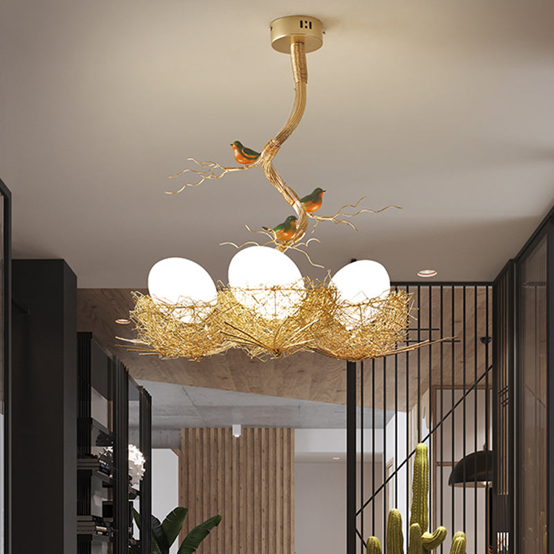 Artistry Mlecznobiały szklany żyrandol w kształcie kulki 1/2/3-jasna złota lampa wisząca z ptakami i ręcznie szytym aluminiowym gniazdem