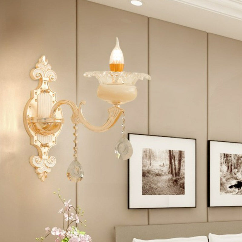 Klassische beige Kerzenwandleuchte mit Kunstjadeglas – Schlafzimmerbeleuchtung