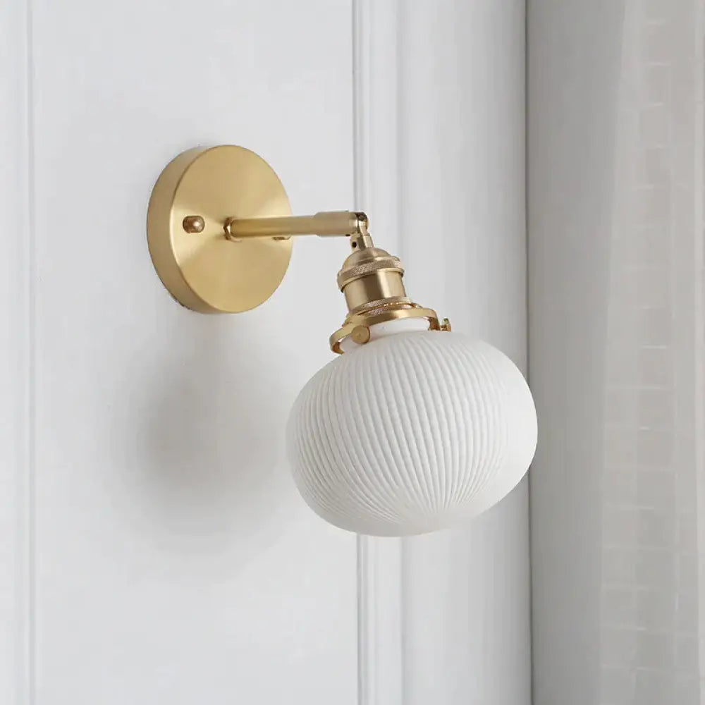 Scandinavische minimalistische slaapkamer nachtkastje badkamer koperen wandlamp