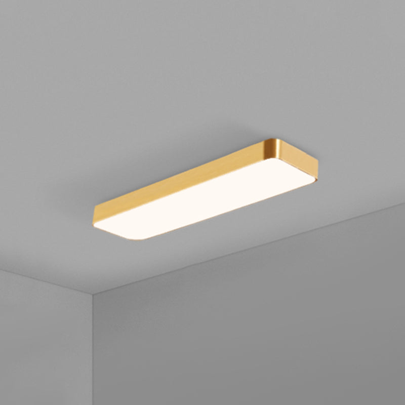 Prosta metalowa lampa sufitowa LED ze złotym wykończeniem - idealna do biur