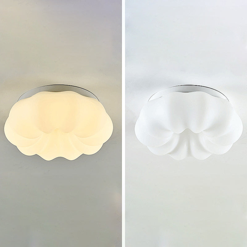 Skurrile Kinderzimmerbeleuchtung: LED-Deckenleuchte Cloud aus Kunststoff in Weiß