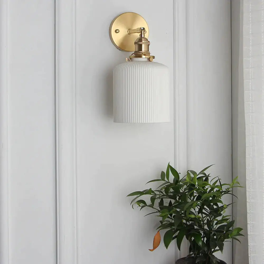 Scandinavische minimalistische slaapkamer nachtkastje badkamer koperen wandlamp