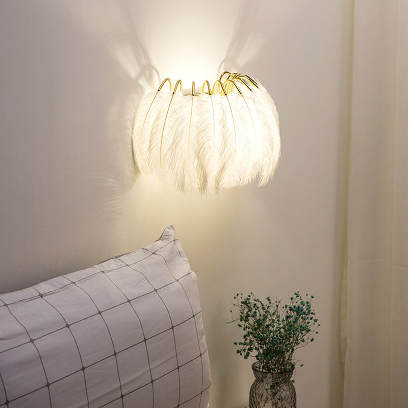 Applique da parete in piuma nordica per illuminazione ambientale della camera da letto