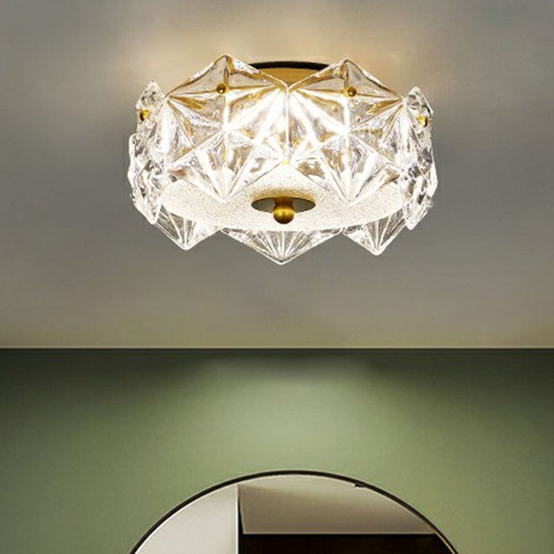 Modernità cristallina: plafoniera LED rotonda da incasso con design in cristallo esagonale per il soggiorno