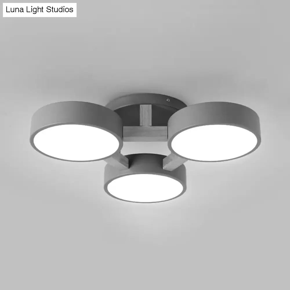 Lampa sufitowa Macaron Loft do montażu półpodtynkowego – metalowa oprawa bębnowa z 3 głowicami do salonów