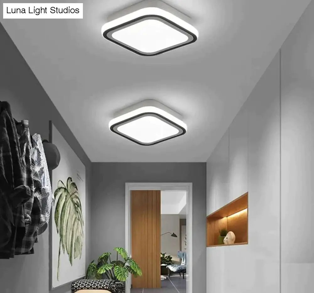 Le plafoniere a led moderne alla moda per l'illuminazione interna del soggiorno della sala studio del corridoio 16-18w