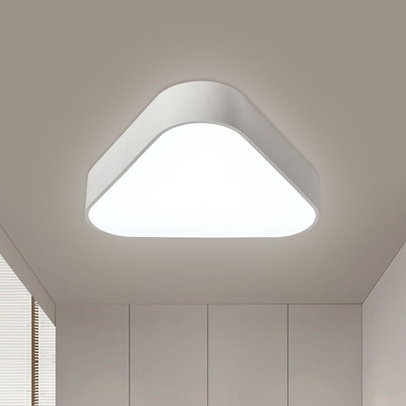Dreiecksspaß: LED-Unterputzleuchte aus Acryl für Kinder in Weiß/Gelb/Violett für deckennahe Beleuchtung