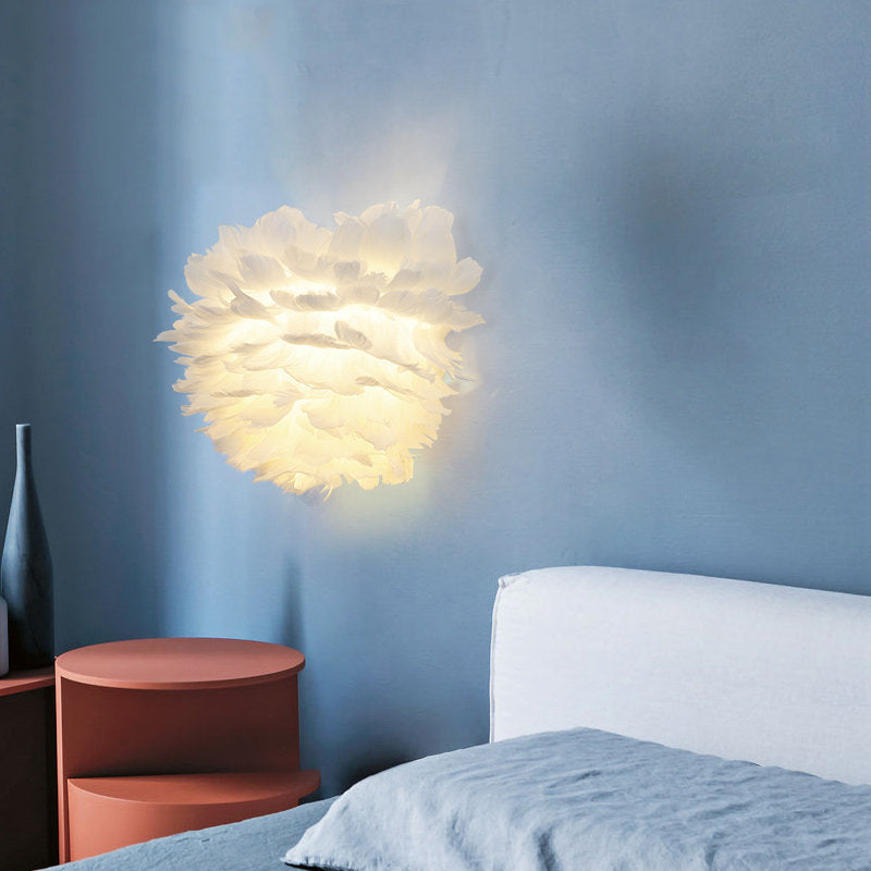 Moderne witte verenbolwandlamp voor slaapkamer of trap voor volwassenen - Romantische schanslamp