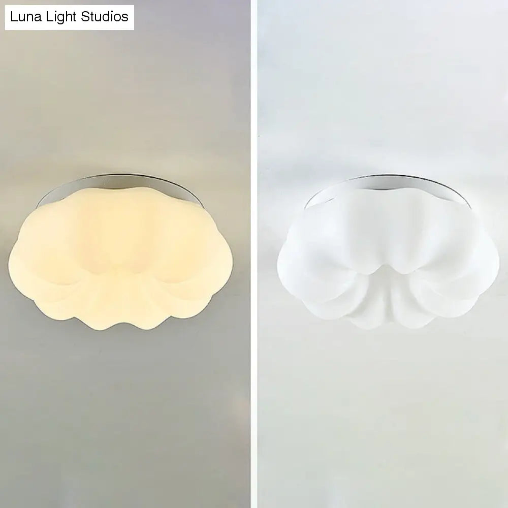 Skurrile Kinderzimmerbeleuchtung: LED-Deckenleuchte Cloud aus Kunststoff in Weiß