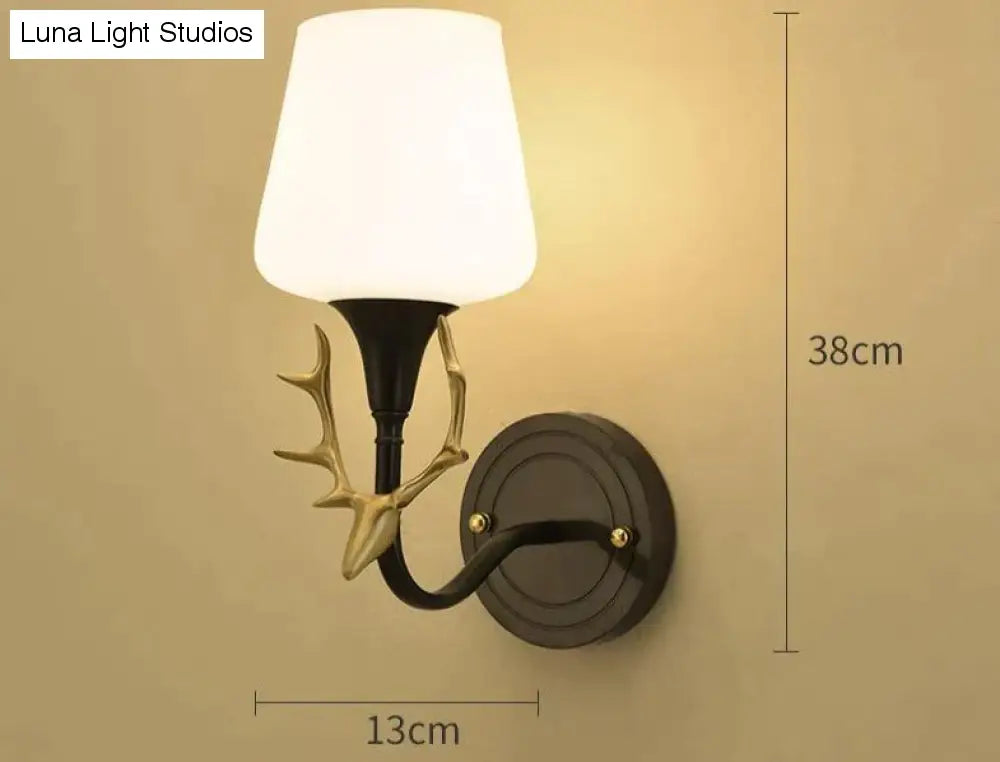 Mooie gewei slaapkamer nachtkastje trap volledig koperen wandlamp