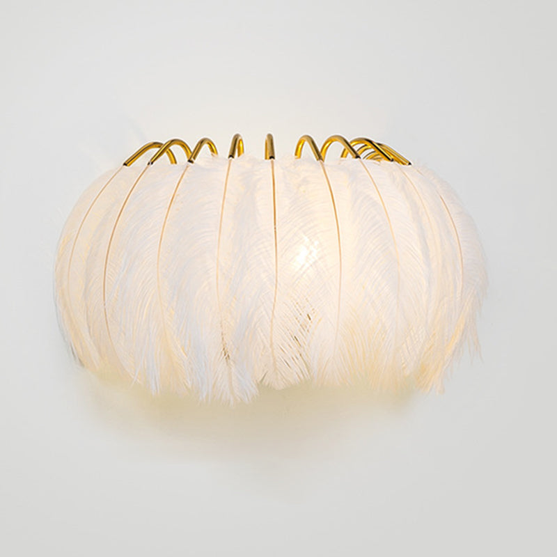 Applique da parete in piuma nordica per illuminazione ambientale della camera da letto