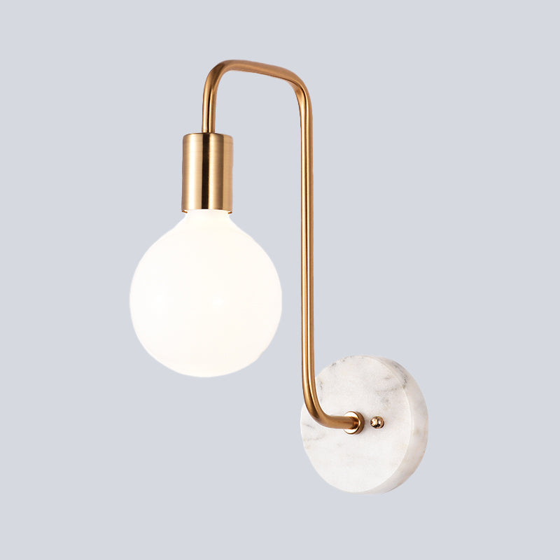 Lampada da parete moderna a sfera dorata con paralume in vetro color crema - Lampada da parete
