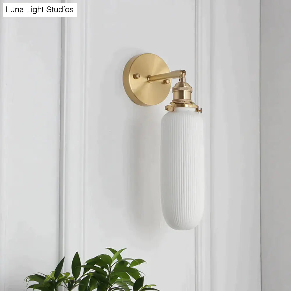 Scandinavische minimalistische slaapkamer nachtkastje badkamer koperen wandlamp