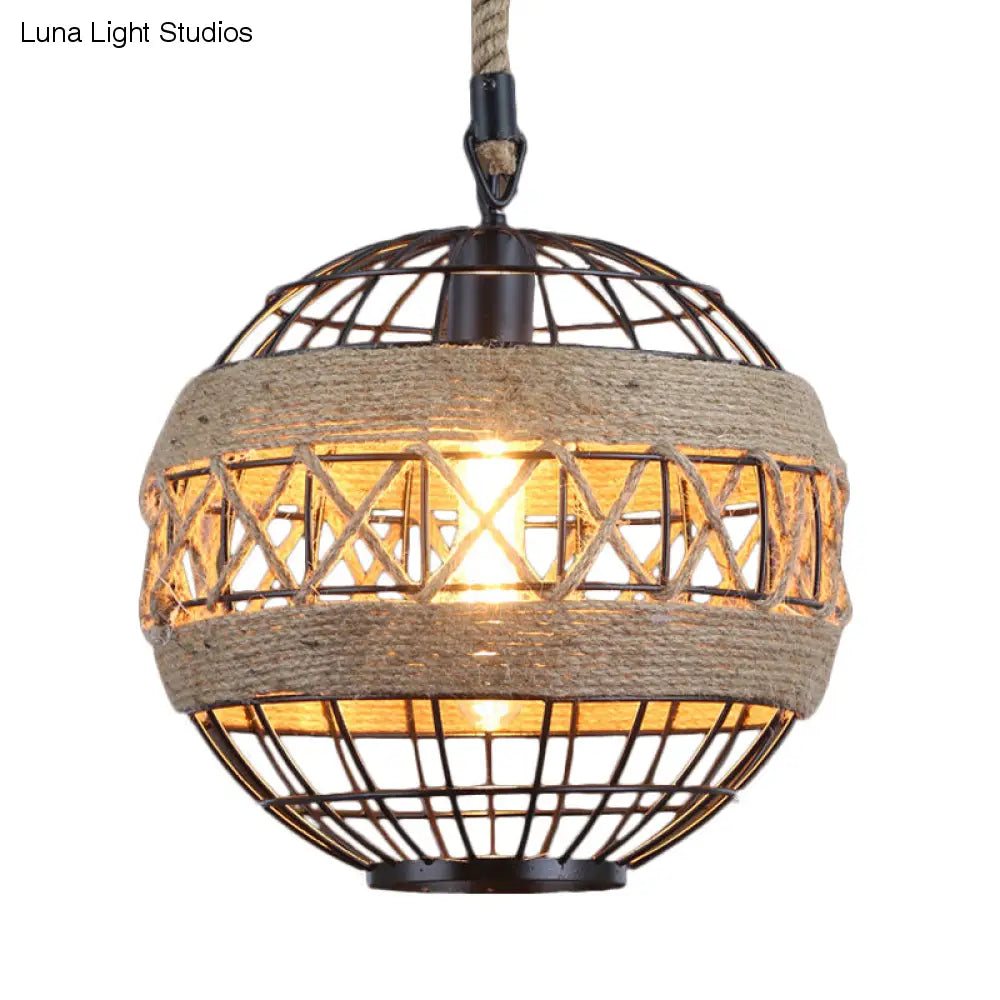 Lampa wisząca sferyczna w rustykalnym stylu industrialnym w kolorze czarnym