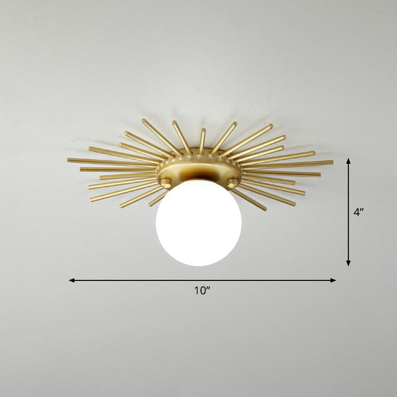 Elegancka lampa sufitowa z opalowego szkła, montowana częściowo w jednej płaszczyźnie, do przedpokoju — wzór Golden Sunburst