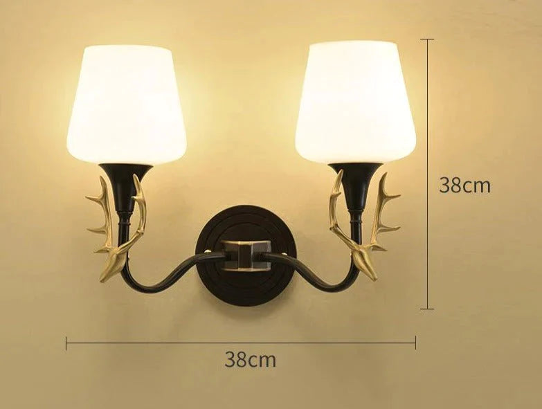 Mooie gewei slaapkamer nachtkastje trap volledig koperen wandlamp