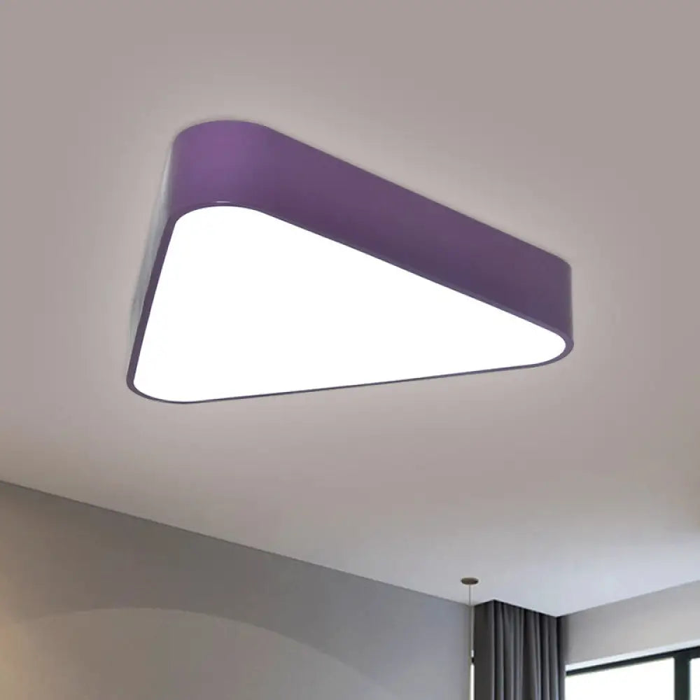 Dreiecksspaß: LED-Unterputzleuchte aus Acryl für Kinder in Weiß/Gelb/Violett für deckennahe Beleuchtung