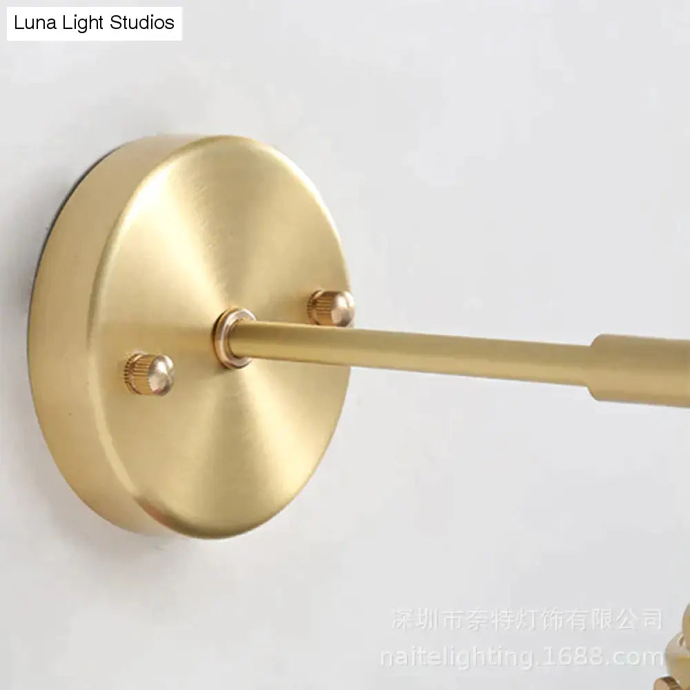 Scandinavische minimalistische slaapkamer nachtkastje badkamer koperen wandlamp