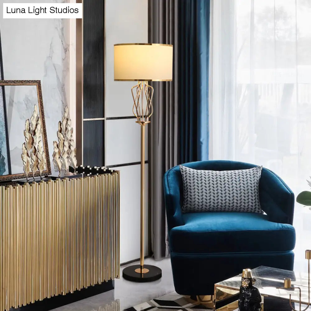 Classic Style Round Fabric Floor Lamp with 1 Head, Brass Finish – Ideal for Living Room Lighting