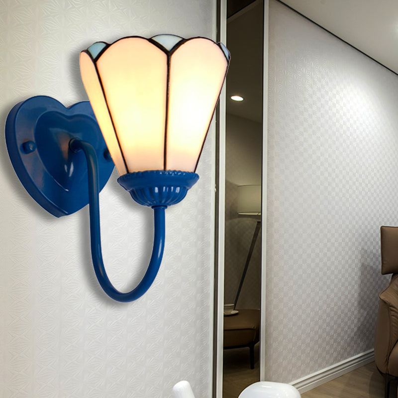 Lily gebrandschilderd glas wandmontage licht - Tiffany stijl schansverlichting voor gang - wit/blauw/antiek messing afwerking