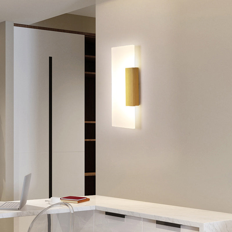 Gouden minimalistische LED-wandkandelaar voor gang - rechthoekig acrylontwerp