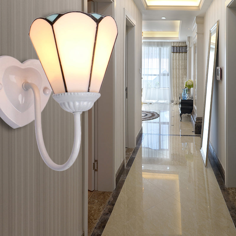 Lily gebrandschilderd glas wandmontage licht - Tiffany stijl schansverlichting voor gang - wit/blauw/antiek messing afwerking