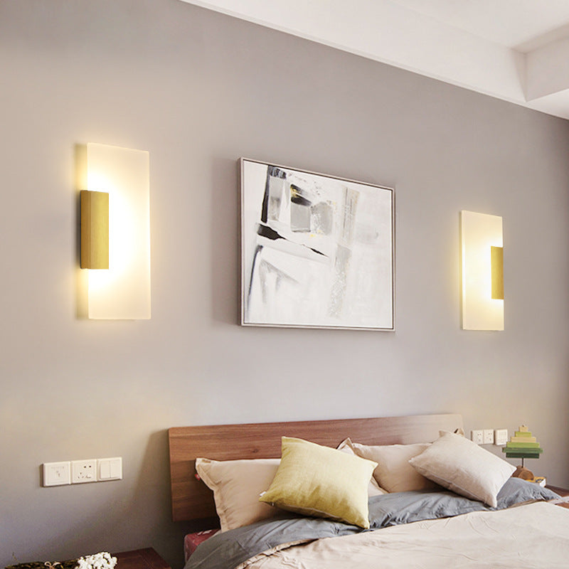 Gouden minimalistische LED-wandkandelaar voor gang - rechthoekig acrylontwerp