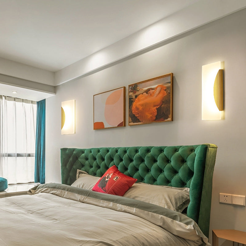 Gouden minimalistische LED-wandkandelaar voor gang - rechthoekig acrylontwerp