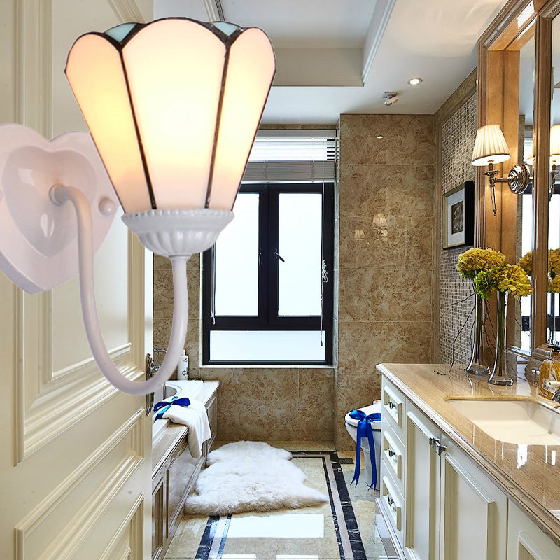 Lily gebrandschilderd glas wandmontage licht - Tiffany stijl schansverlichting voor gang - wit/blauw/antiek messing afwerking