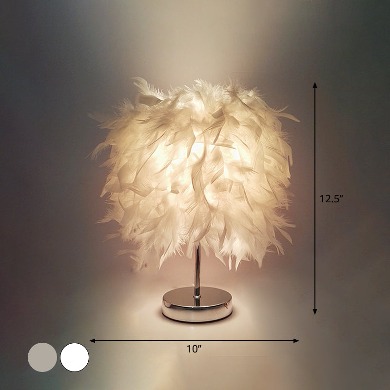 Lampe de table boule à plumes pour chambre d'enfant – 21,6 cm/25,4 cm de large et design simple en blanc/chrome