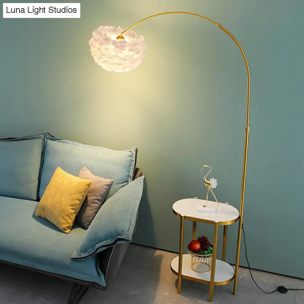 Modern Metallic Arc Arm Standing Light with Feather Shade and 2-Tier Shelf - 1-Light Floor Lighting for Living Room